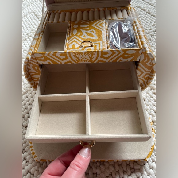 Vlando | Pink Yellow Faux Leather Jewelry Case - Picture 11 of 16